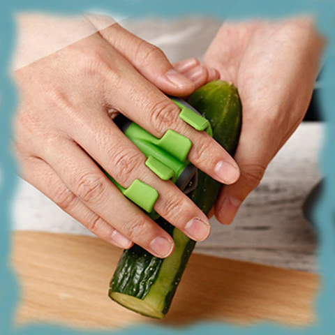 HAND VEGETABLE PEELER – Ruční škrabka na zeleninu 2 + 1 ZDARMA slider